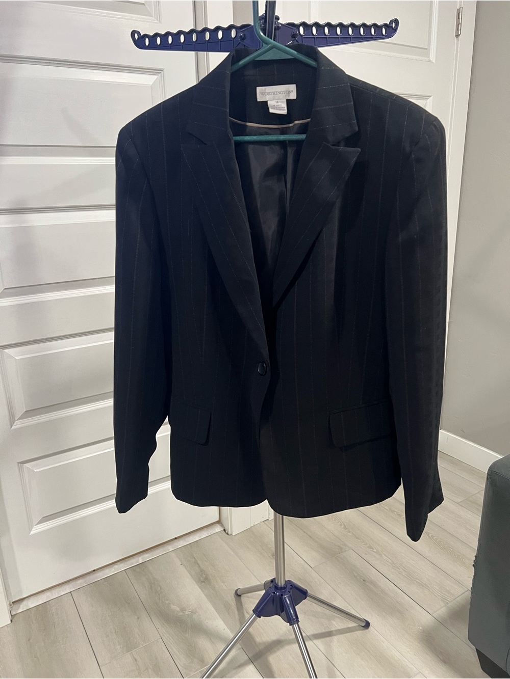 Worthington Black Pinstripe Blazer Women’s Size 14 Single Button Suit Jacket